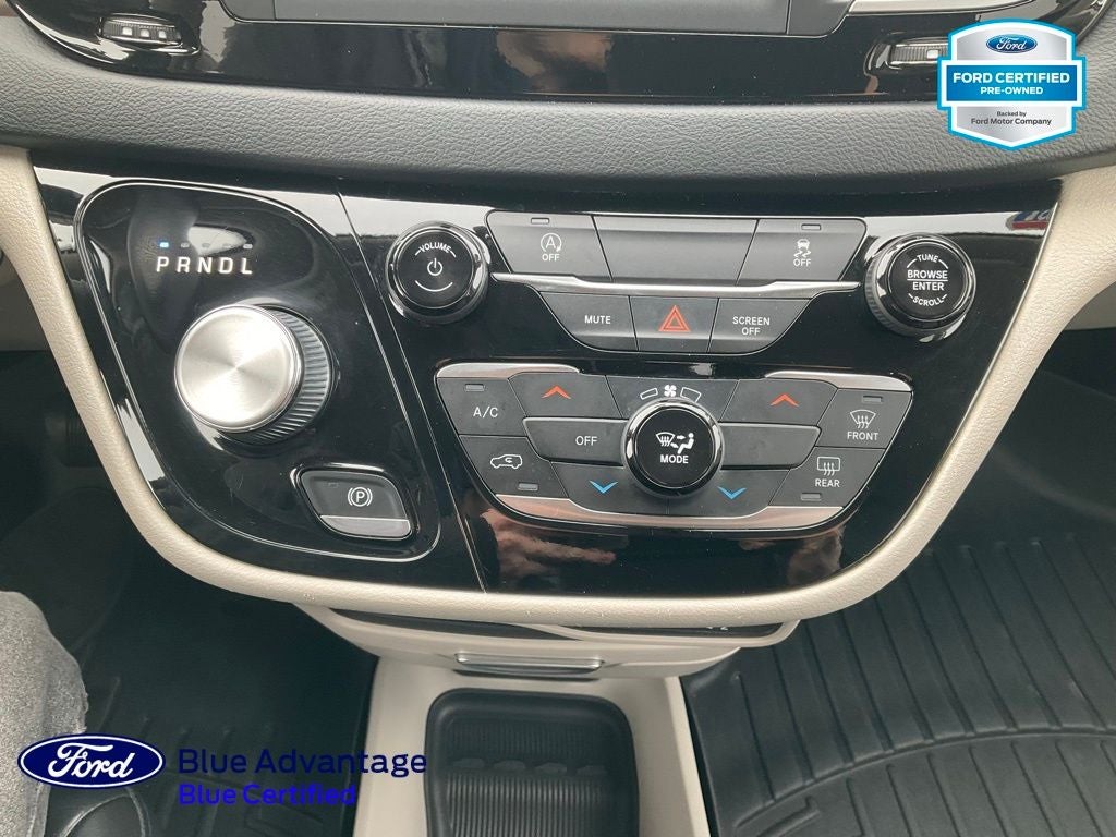 2021 Chrysler Voyager LXI