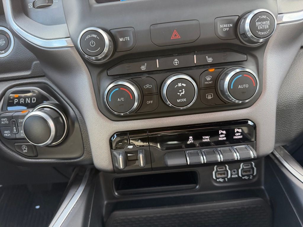 2022 RAM 1500 Big Horn Crew Cab 4x4 6'4' Box
