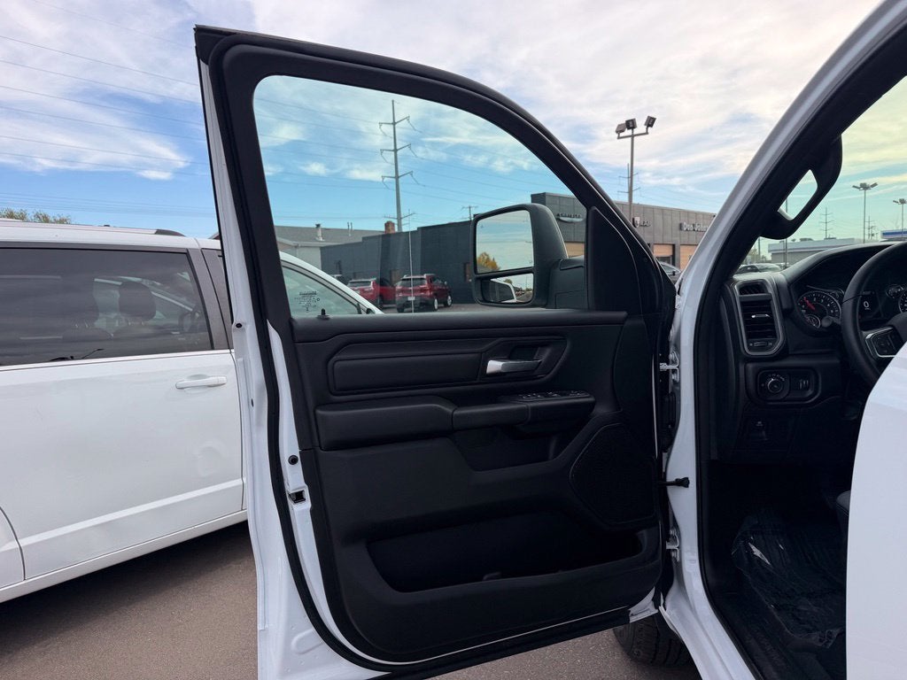 2026 RAM 1500 Tradesman Crew Cab 4x4 6'4' Box