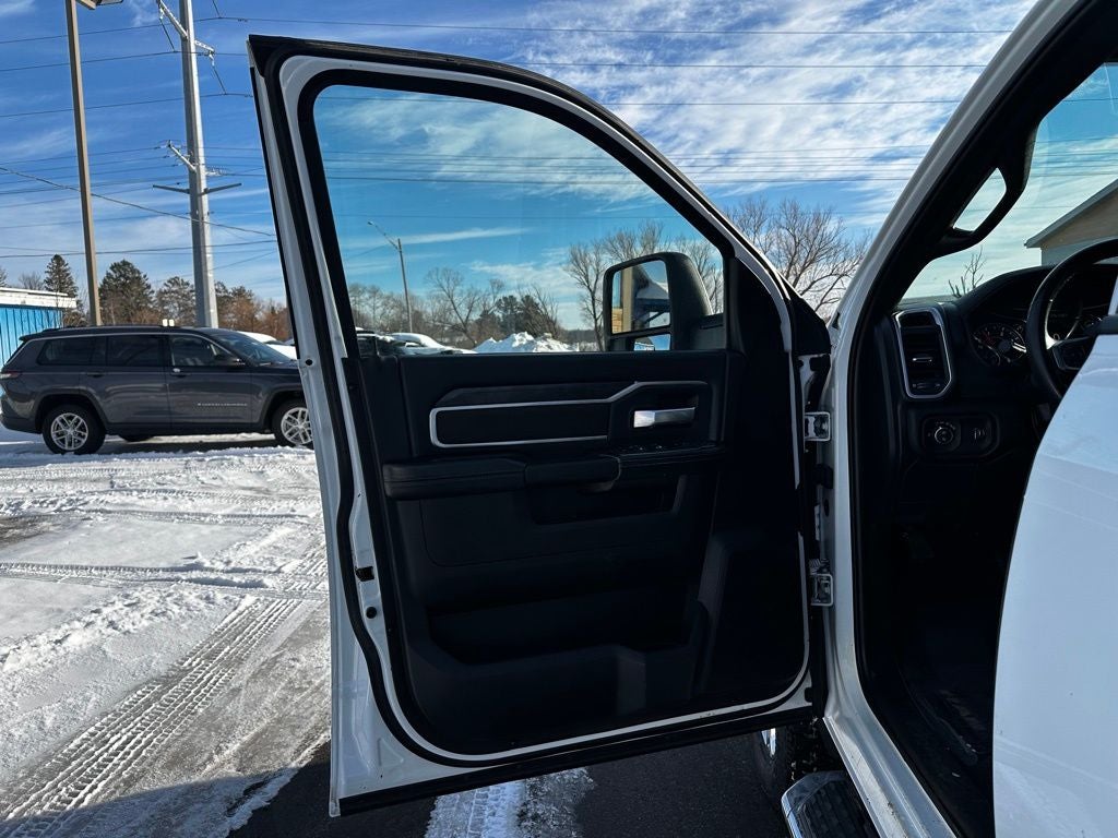 2024 RAM 3500 Big Horn Crew Cab 4x4 8' Box