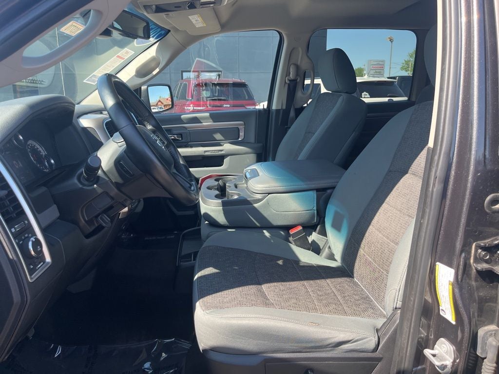 2017 RAM 1500 Big Horn Crew Cab 4x4 5'7' Box